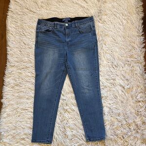 Democracy Women's Cropped Blue Jeans